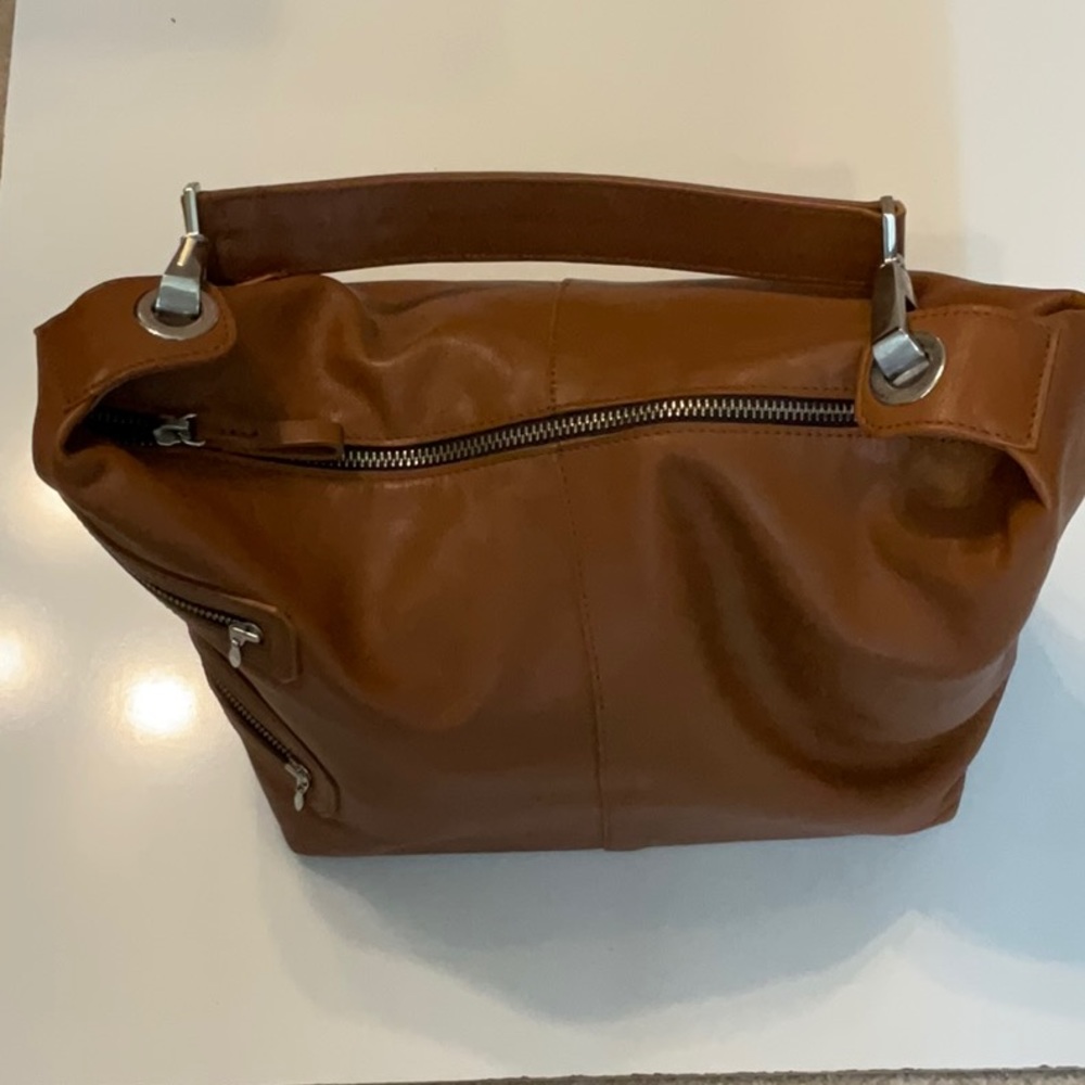 Italian made camel handbag by Le Solim
